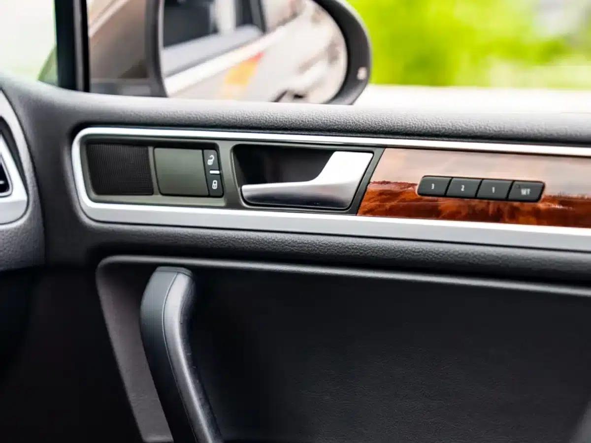 Touareg 2011 3.0TDI Diesel High-Spec Model — миниатюра 11