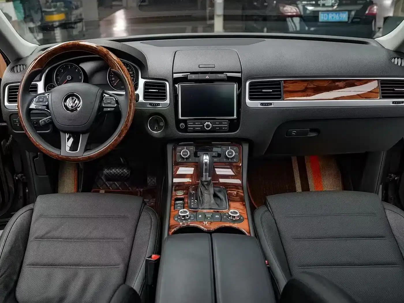 Touareg 2011 3.0TDI Diesel High-Spec Model — миниатюра 12