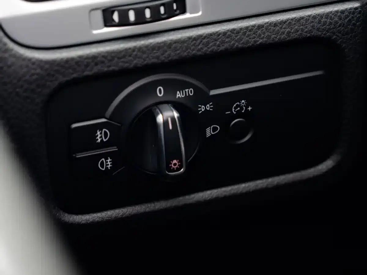 Touareg 2011 3.0TDI Diesel High-Spec Model — миниатюра 13
