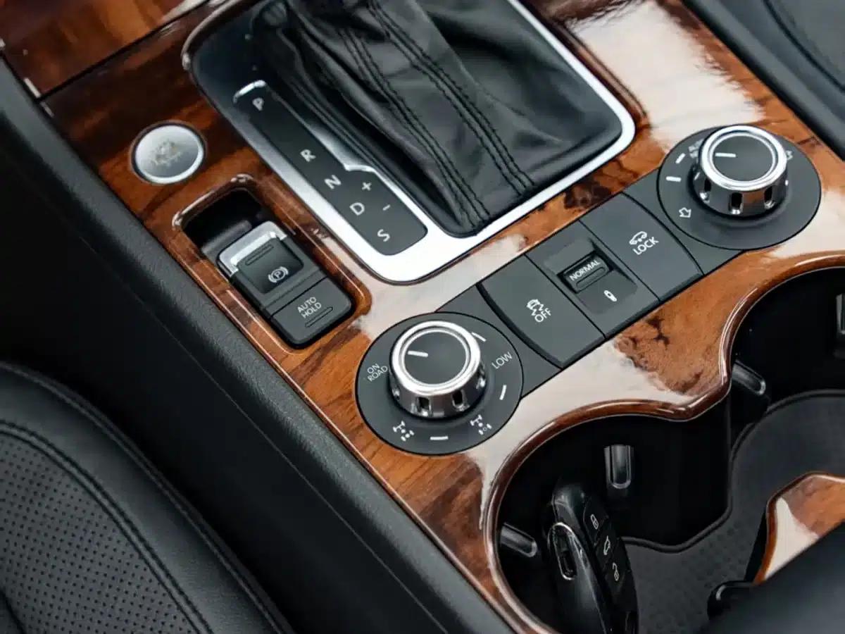Touareg 2011 3.0TDI Diesel High-Spec Model — миниатюра 9