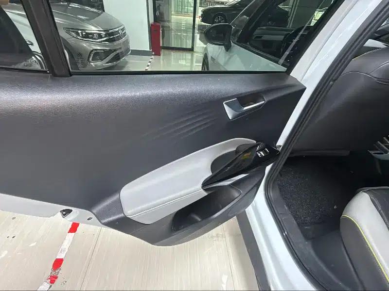 Volkswagen ID.3 2022 Intelligent Edition — миниатюра 17