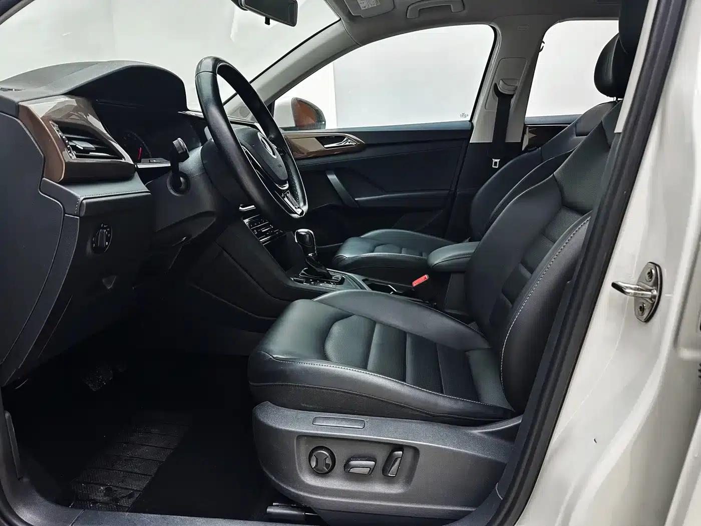 Tharu 2021 280TSI 2WD Luxury Edition PLUS — миниатюра 11
