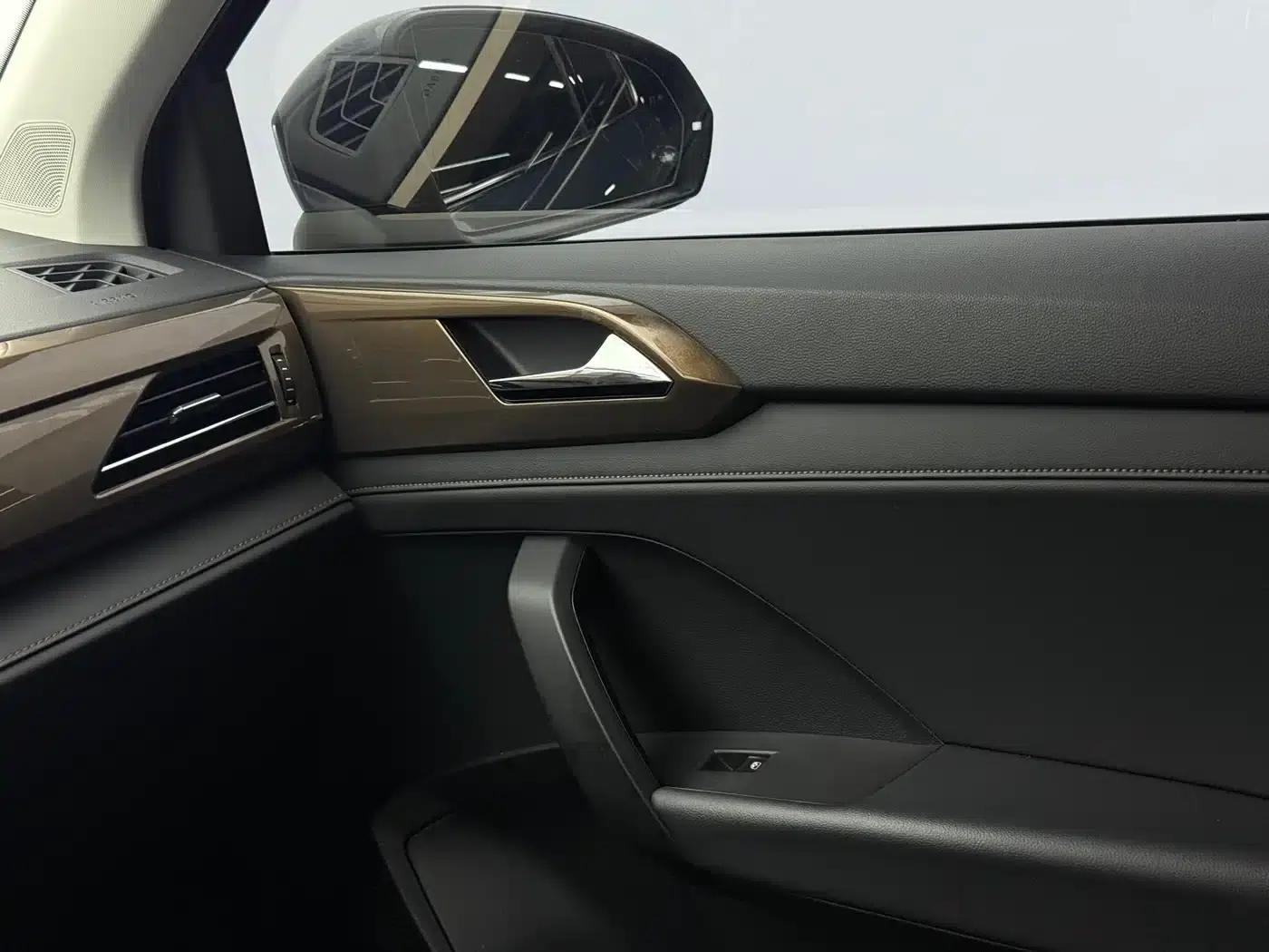 Tharu 2021 280TSI 2WD Luxury Edition PLUS — миниатюра 11