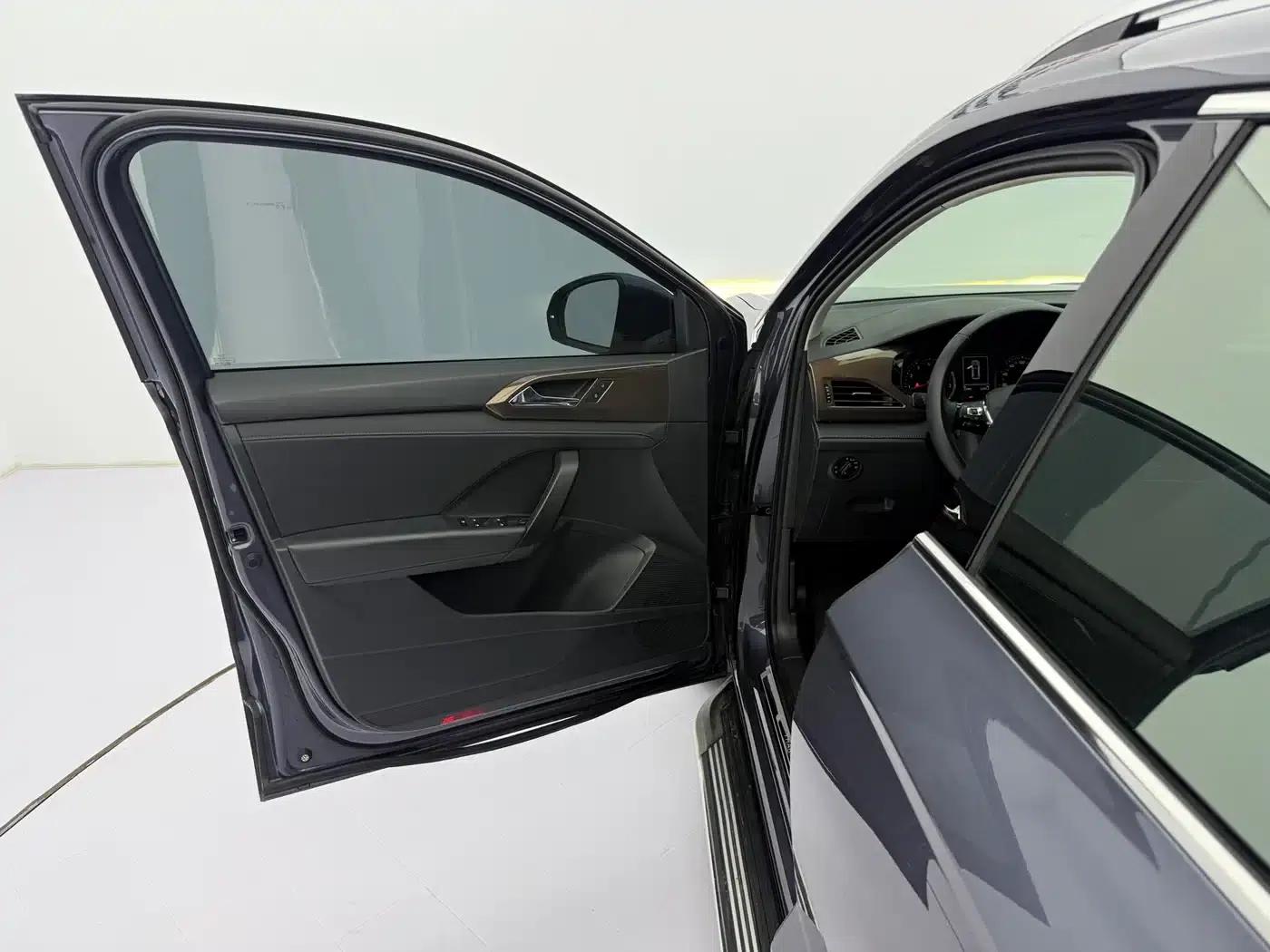 Tharu 2021 280TSI 2WD Luxury Edition PLUS — миниатюра 23