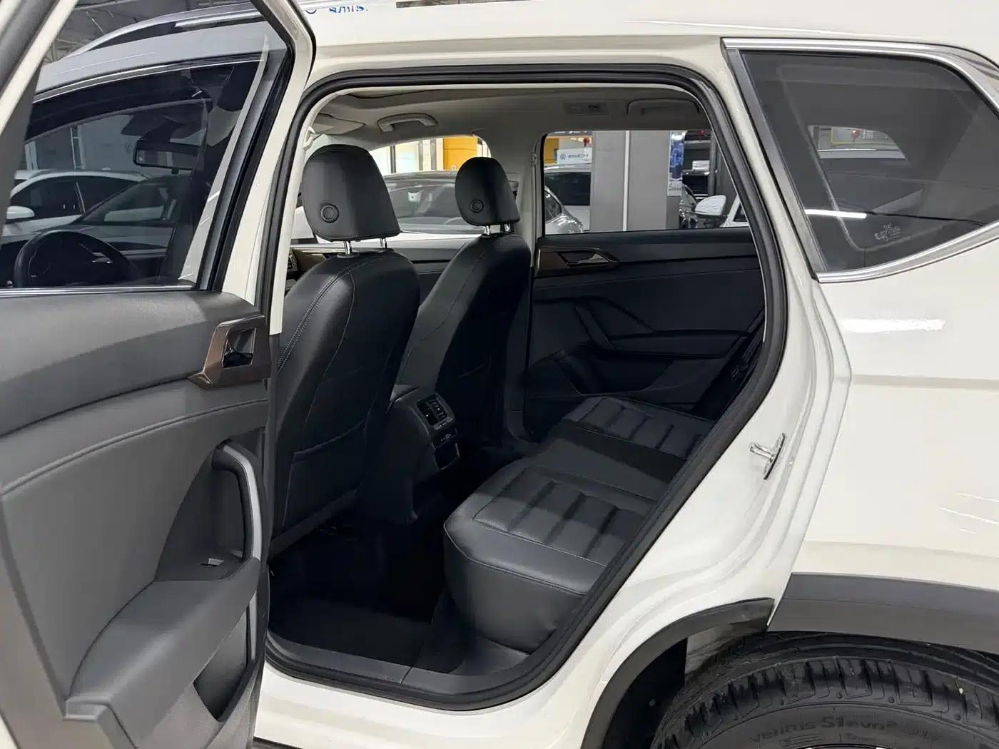 Tharu 2022 280TSI 2WD Luxury Edition — миниатюра 10
