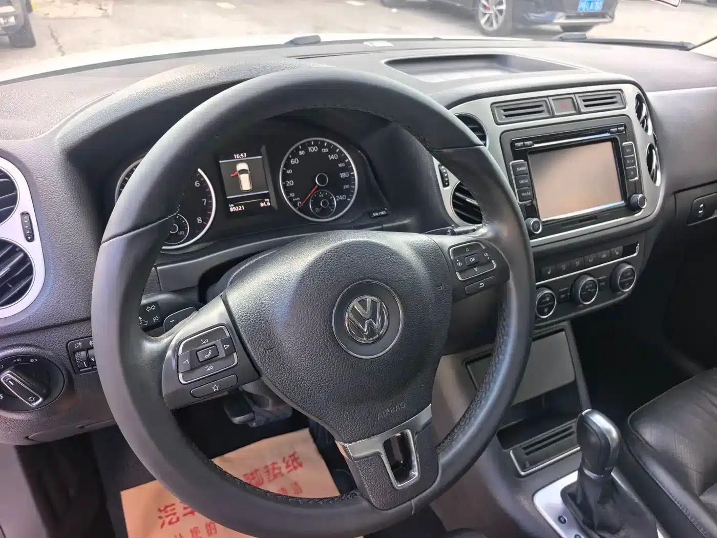 Tiguan 2013 1.8TSI Automatic 2WD Luxury — миниатюра 16