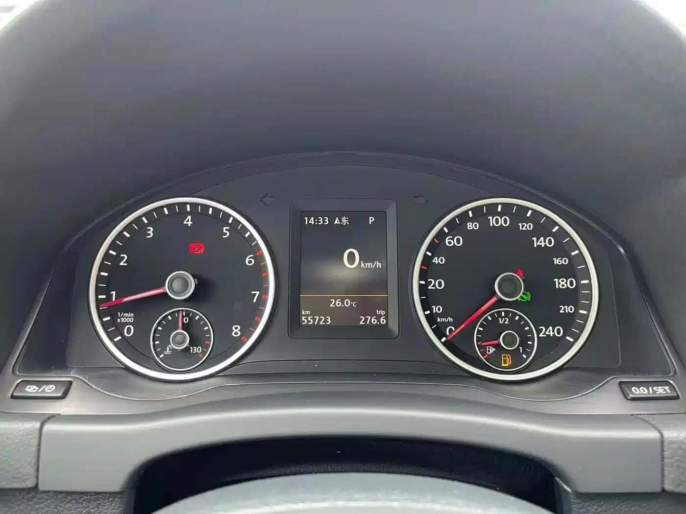 2016 Volkswagen Tiguan 300TSI Automatic 4WD Luxury Edition — миниатюра 25