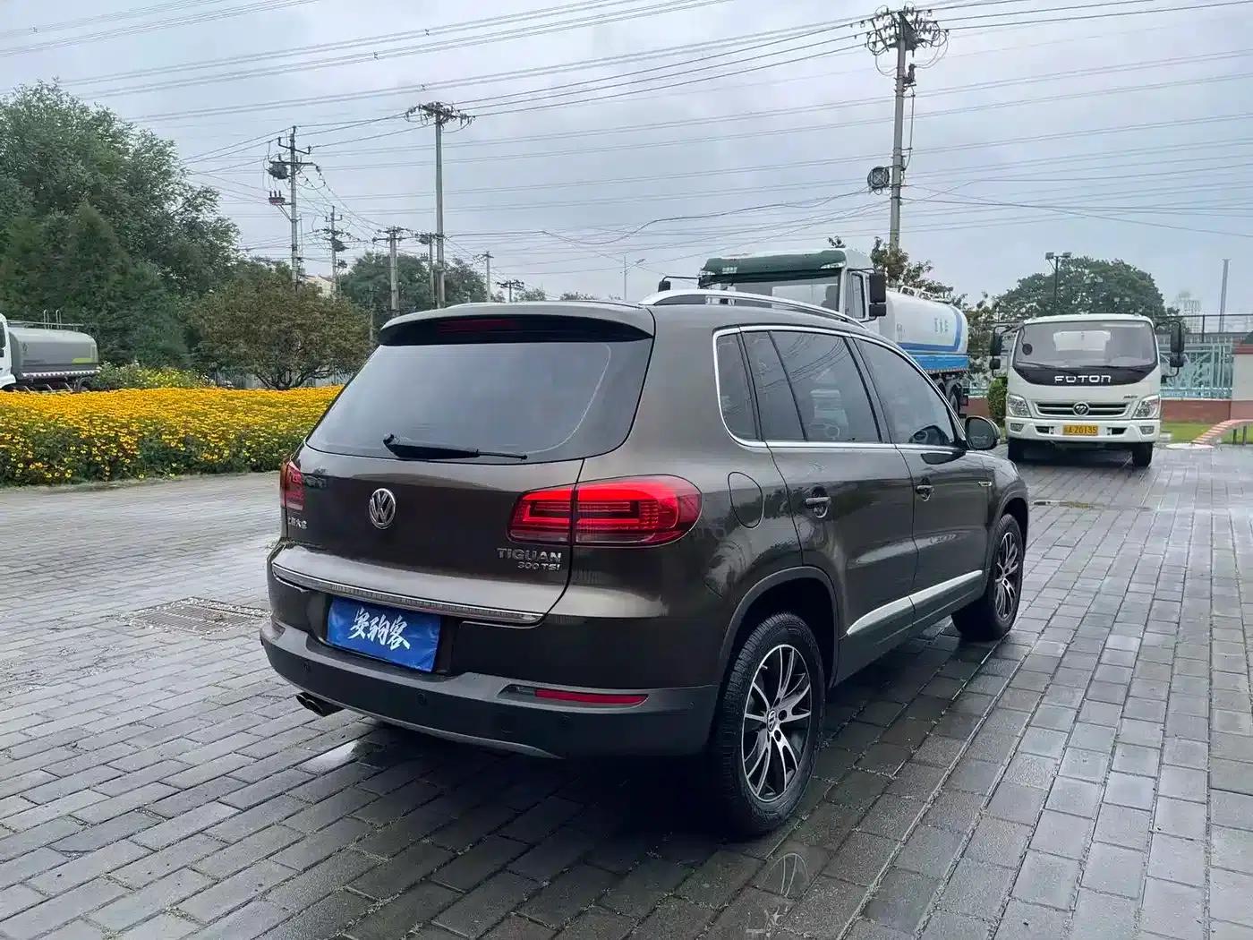 2016 Volkswagen Tiguan 300TSI Automatic 4WD Luxury Edition — миниатюра 8