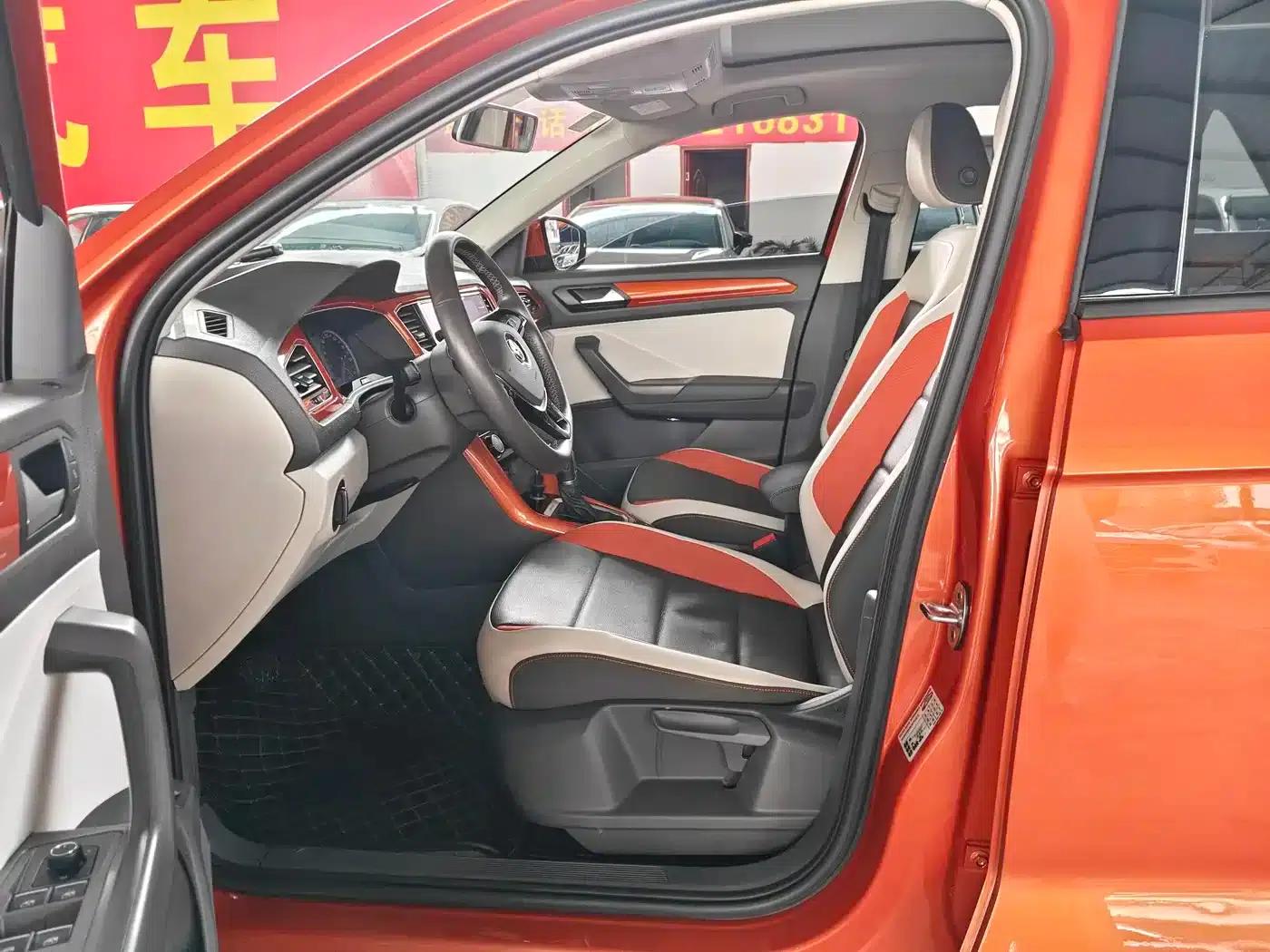 2018 T-ROC 280TSI DSG 4WD Comfort Model (National V Emission Standard) — миниатюра 2