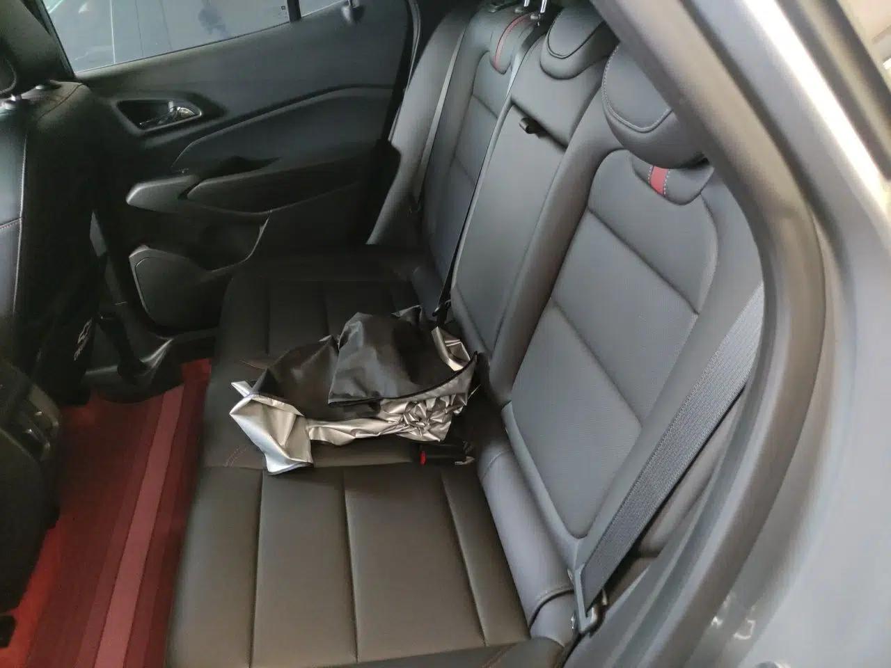 Chevrolet Seeker 2022 1.5T CVT RS Bee Wave Edition — миниатюра 17