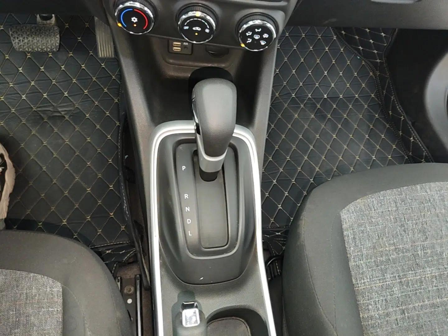 Chevrolet Trax 2019 Redline 335T CVT Trendy Version China VI Standard — миниатюра 16