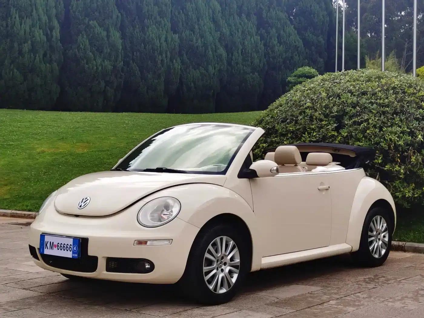 2010 Volkswagen Beetle 2.0 BlackOrange Convertible Luxury Edition — миниатюра 1