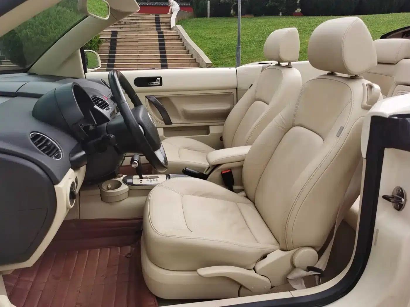 2010 Volkswagen Beetle 2.0 BlackOrange Convertible Luxury Edition — миниатюра 14