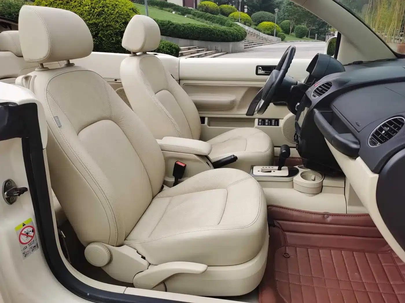 2010 Volkswagen Beetle 2.0 BlackOrange Convertible Luxury Edition — миниатюра 15