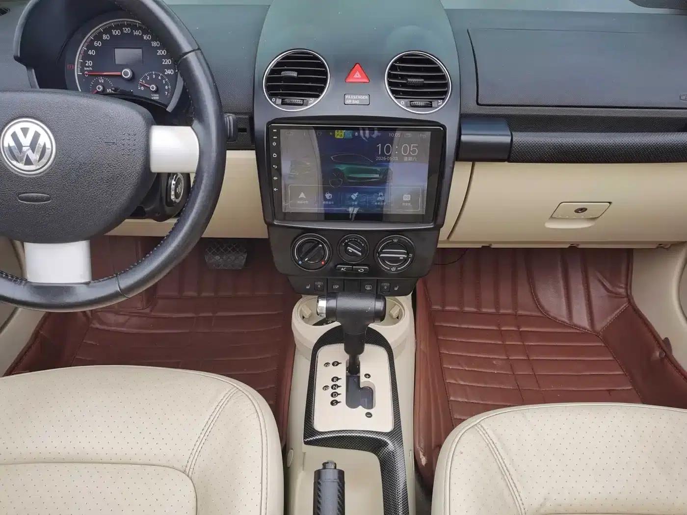 2010 Volkswagen Beetle 2.0 BlackOrange Convertible Luxury Edition — миниатюра 20