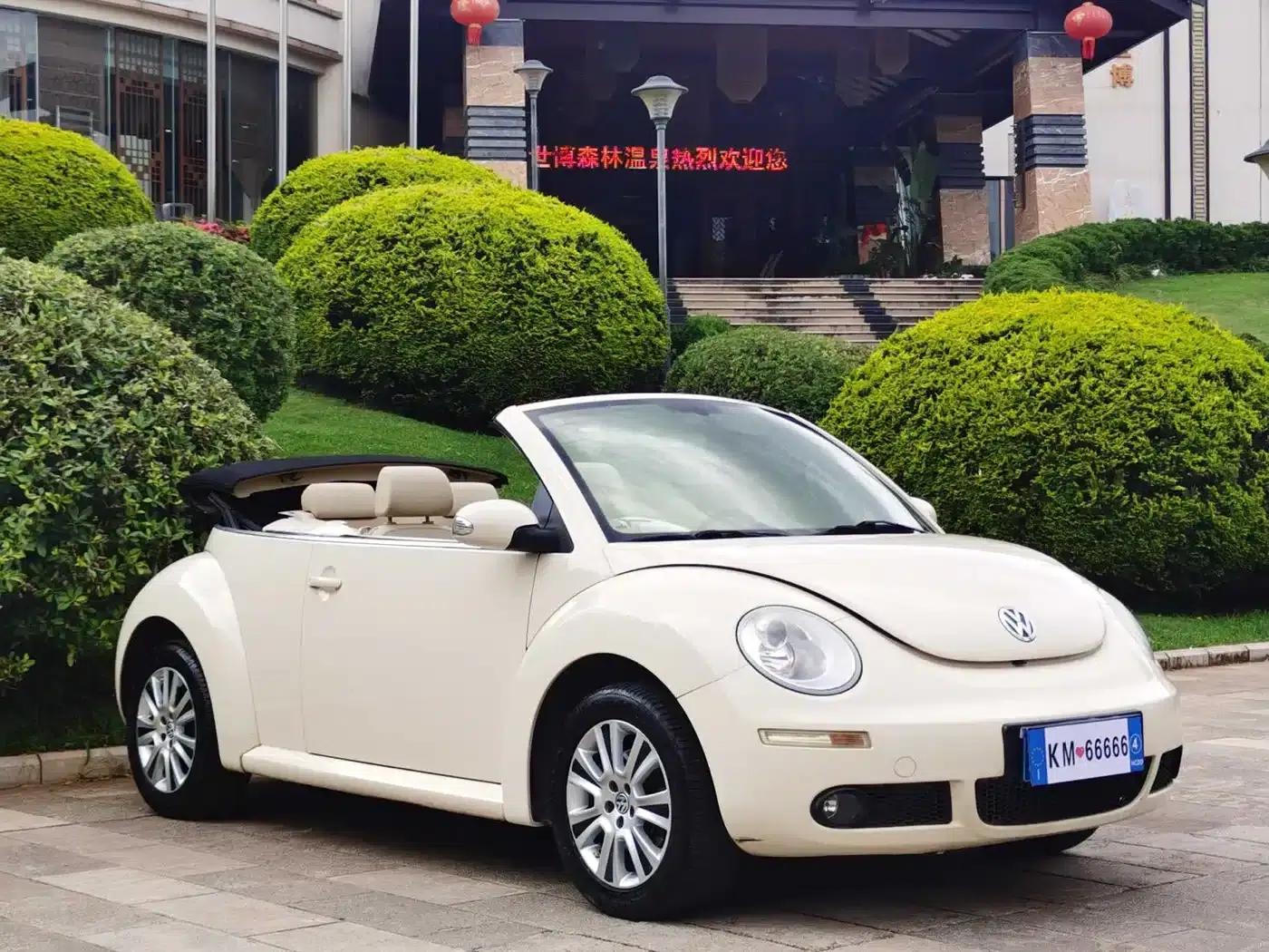 2010 Volkswagen Beetle 2.0 BlackOrange Convertible Luxury Edition — миниатюра 3