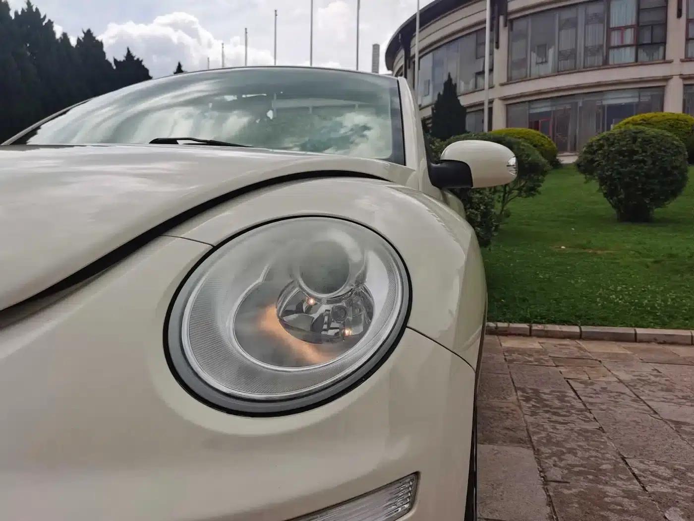 2010 Volkswagen Beetle 2.0 BlackOrange Convertible Luxury Edition — миниатюра 4
