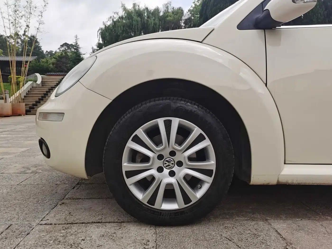 2010 Volkswagen Beetle 2.0 BlackOrange Convertible Luxury Edition — миниатюра 5