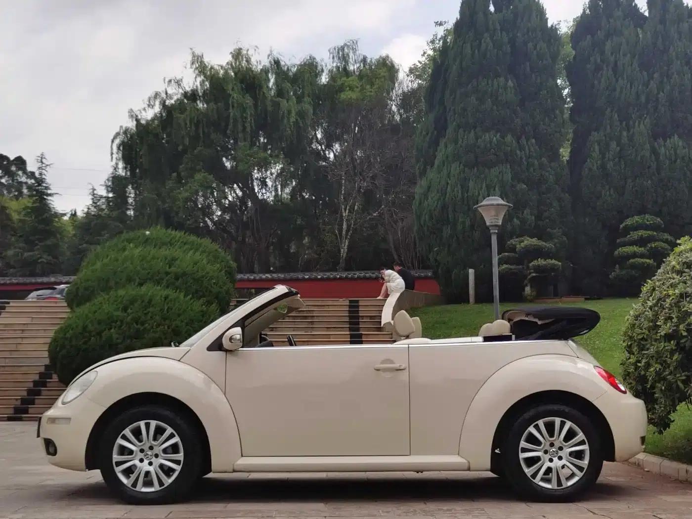 2010 Volkswagen Beetle 2.0 BlackOrange Convertible Luxury Edition — миниатюра 6