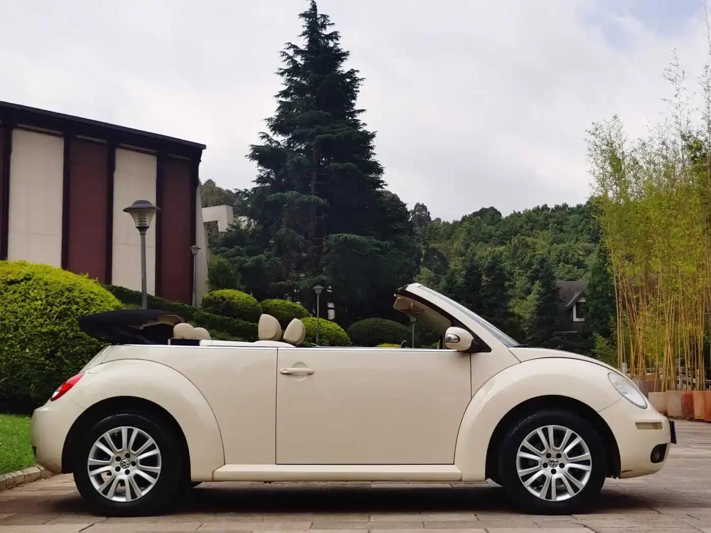 2010 Volkswagen Beetle 2.0 BlackOrange Convertible Luxury Edition — миниатюра 7
