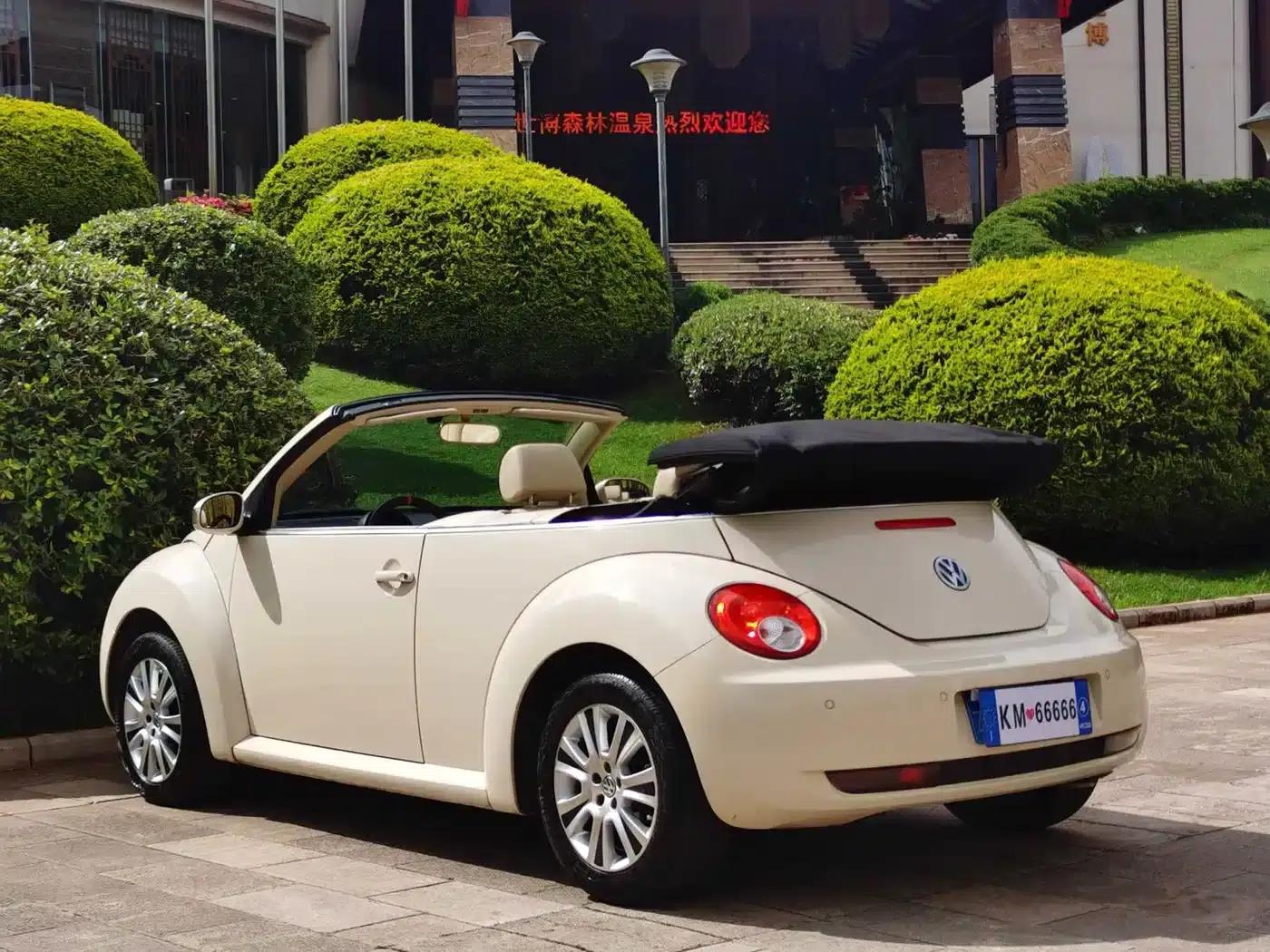 2010 Volkswagen Beetle 2.0 BlackOrange Convertible Luxury Edition — миниатюра 8