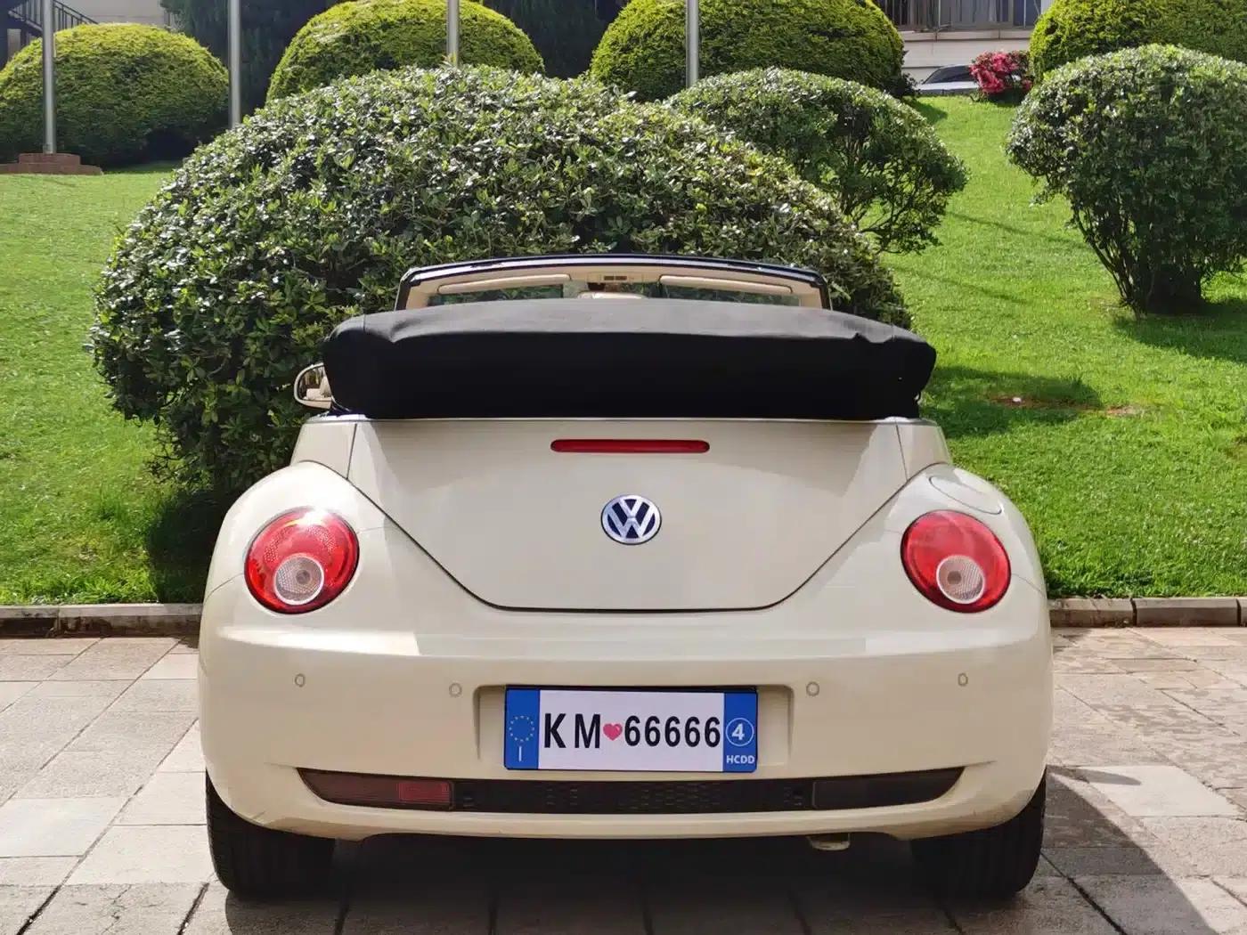 2010 Volkswagen Beetle 2.0 BlackOrange Convertible Luxury Edition — миниатюра 9