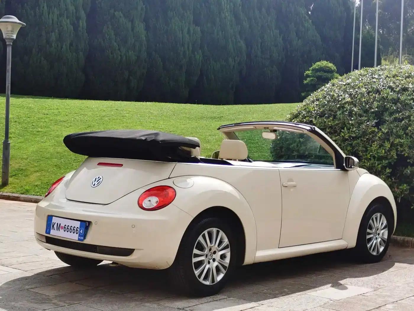 2010 Volkswagen Beetle 2.0 BlackOrange Convertible Luxury Edition — миниатюра 10