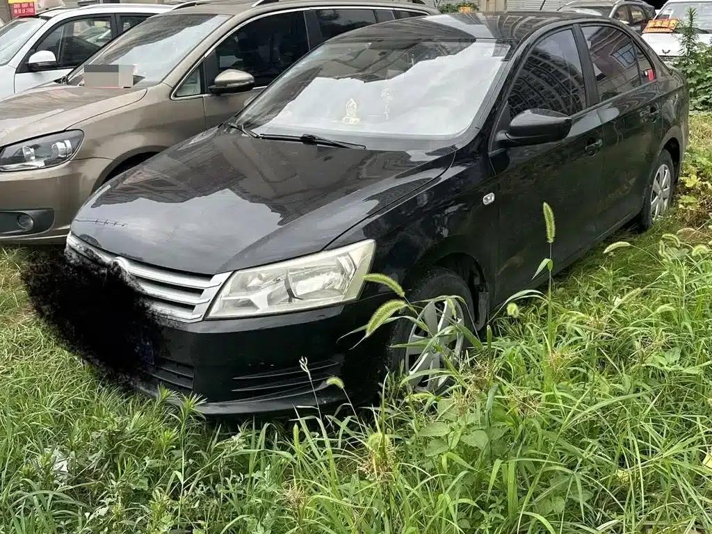 Santana 2013 1.6L Manual Fashion Edition — миниатюра 1