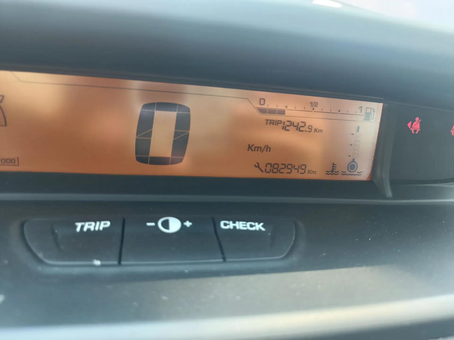 Citroen C-Quatre 2014 VTS Version 1.6L Manual - Premium Model — миниатюра 12