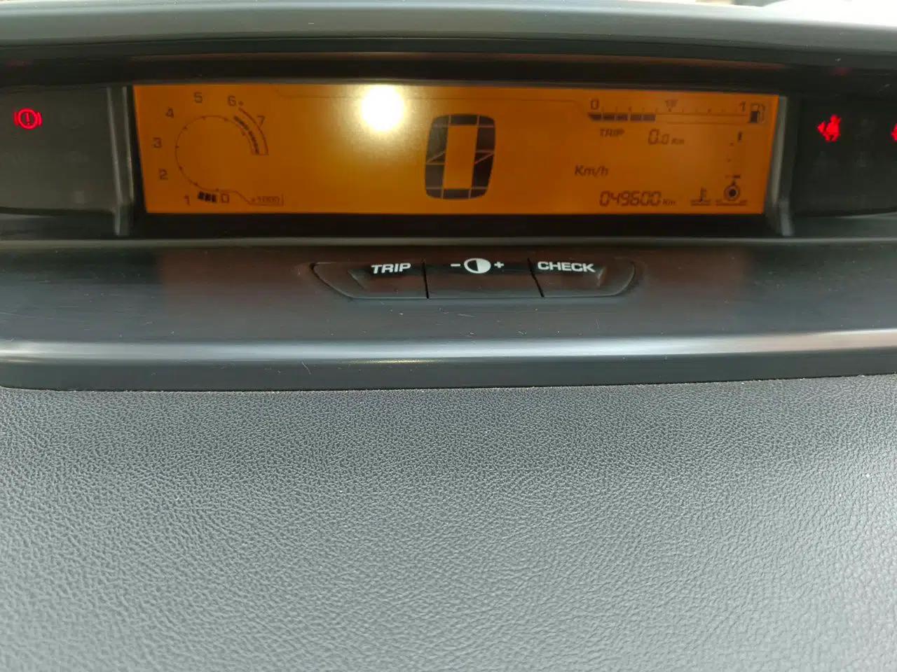 Citroen C-Quatre 2012 Sedan 1.6L Manual Prestige Model — миниатюра 11