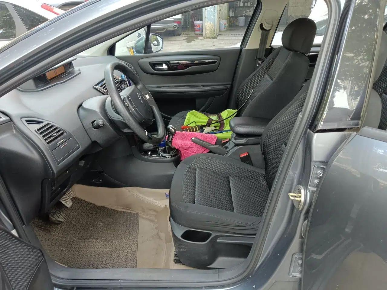 Citroen C-Quatre 2012 Sedan 1.6L Manual Prestige Model — миниатюра 15