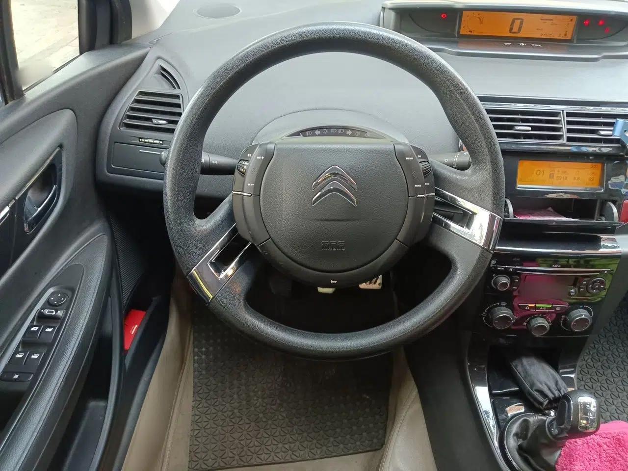Citroen C-Quatre 2012 Sedan 1.6L Manual Prestige Model — миниатюра 10