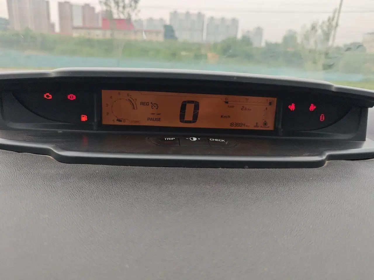 Citroen C-Quatre 2013 1.6L Manual Prestige CNG Model — миниатюра 11