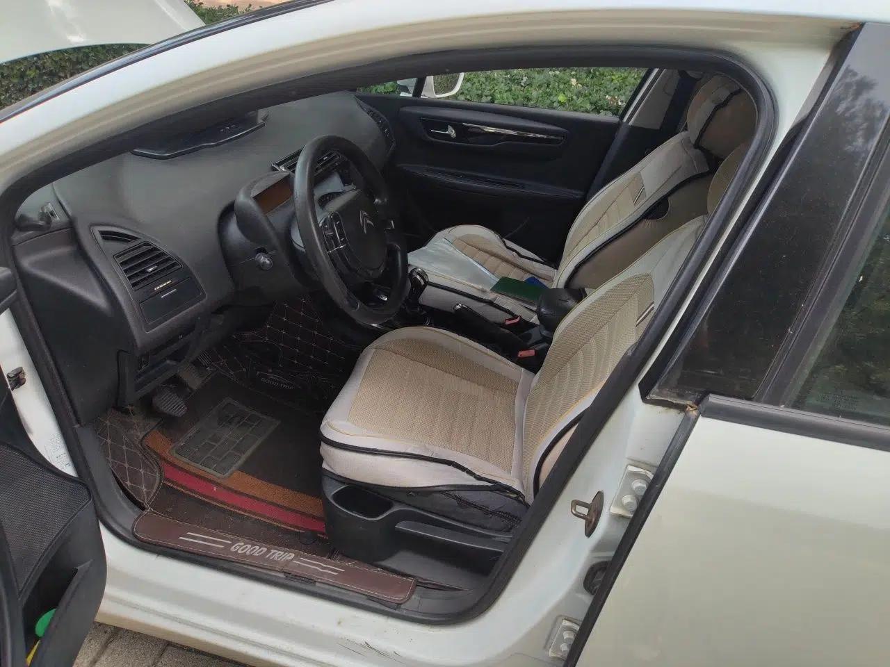 Citroen C-Quatre 2013 Sedan 1.6L Manual - Prestige Model — миниатюра 15