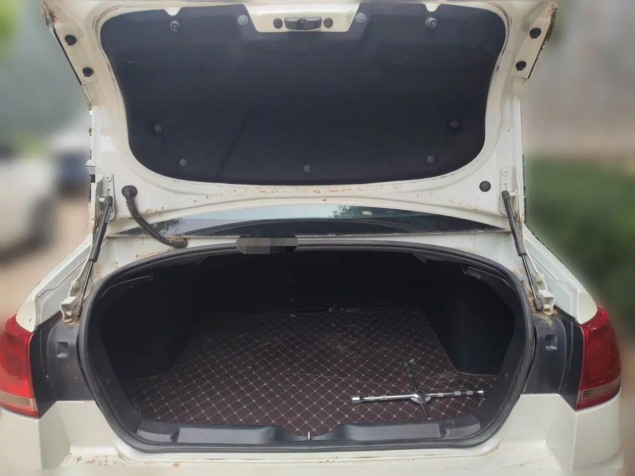 Citroen C-Quatre 2013 Sedan 1.6L Manual - Prestige Model — миниатюра 19
