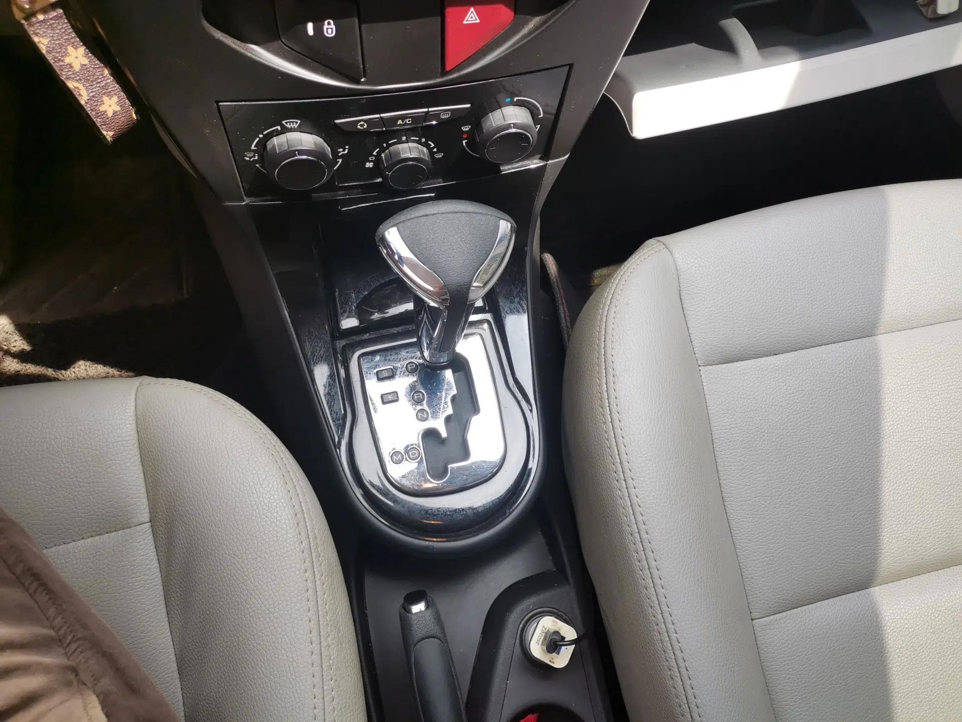 Citroen C-Quatre 2013 Sedan 1.6L Automatic Prestige Model — миниатюра 14