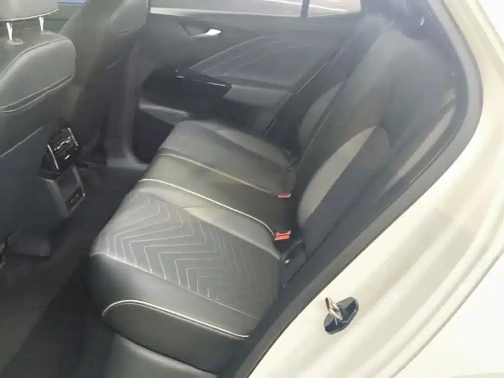 Volkswagen ID.3 2024 Outstanding Edition — миниатюра 17
