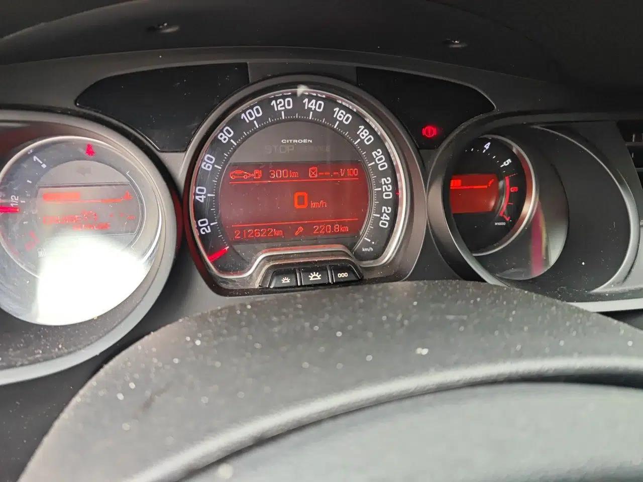 Citroen C5 2013 2.0L Automatic Luxury Model — миниатюра 12