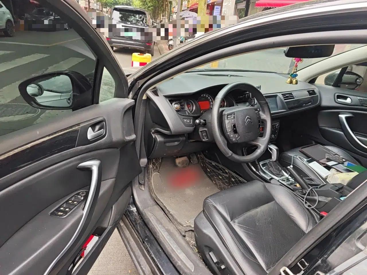 Citroen C5 2013 2.0L Automatic Luxury Model — миниатюра 16