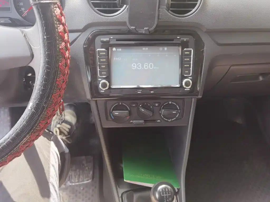 Jetta 2015 Value Edition 1.4L Manual Fashion Model — миниатюра 9