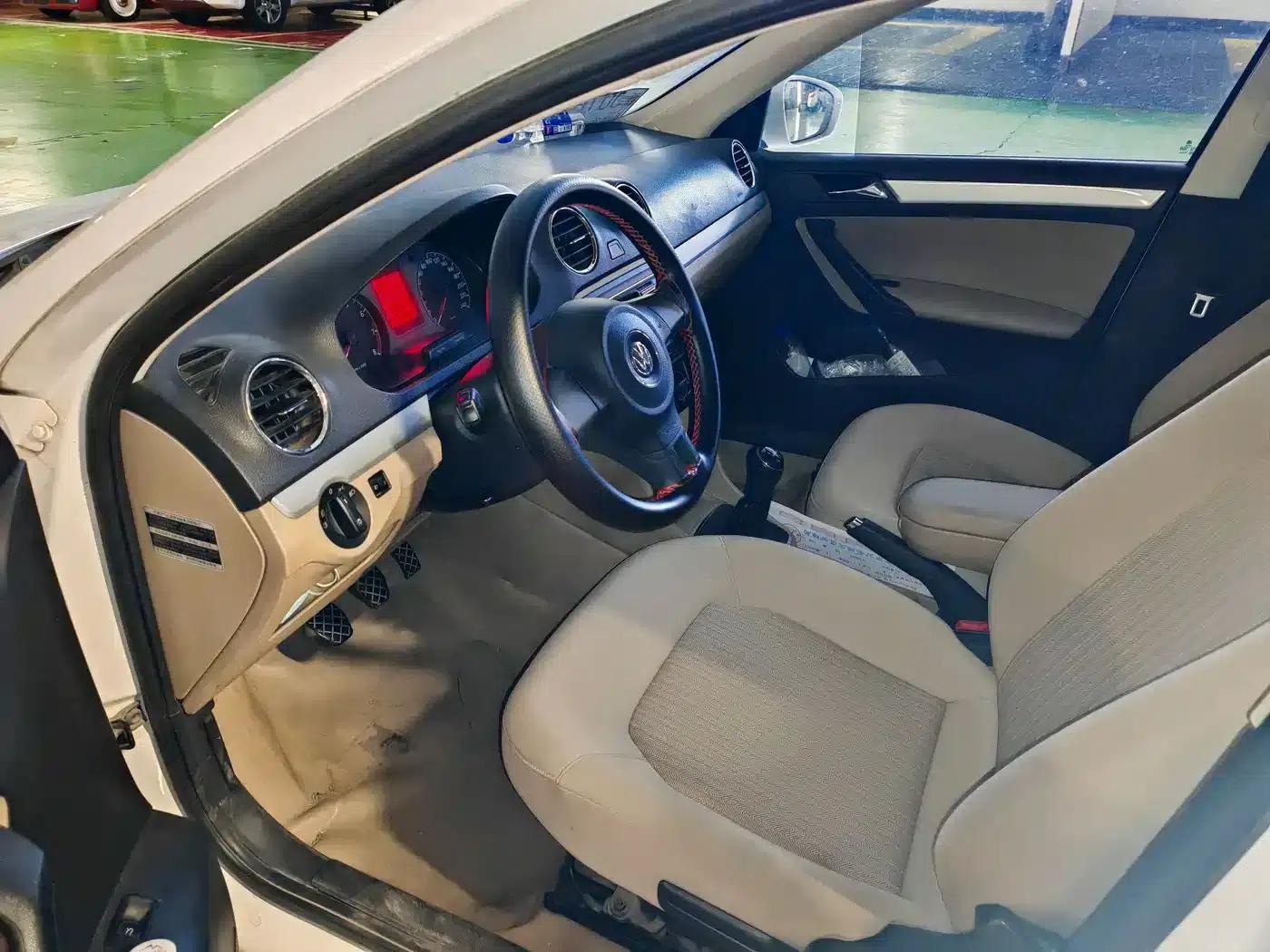 Jetta 2015 1.6L Manual Comfort Model — миниатюра 3