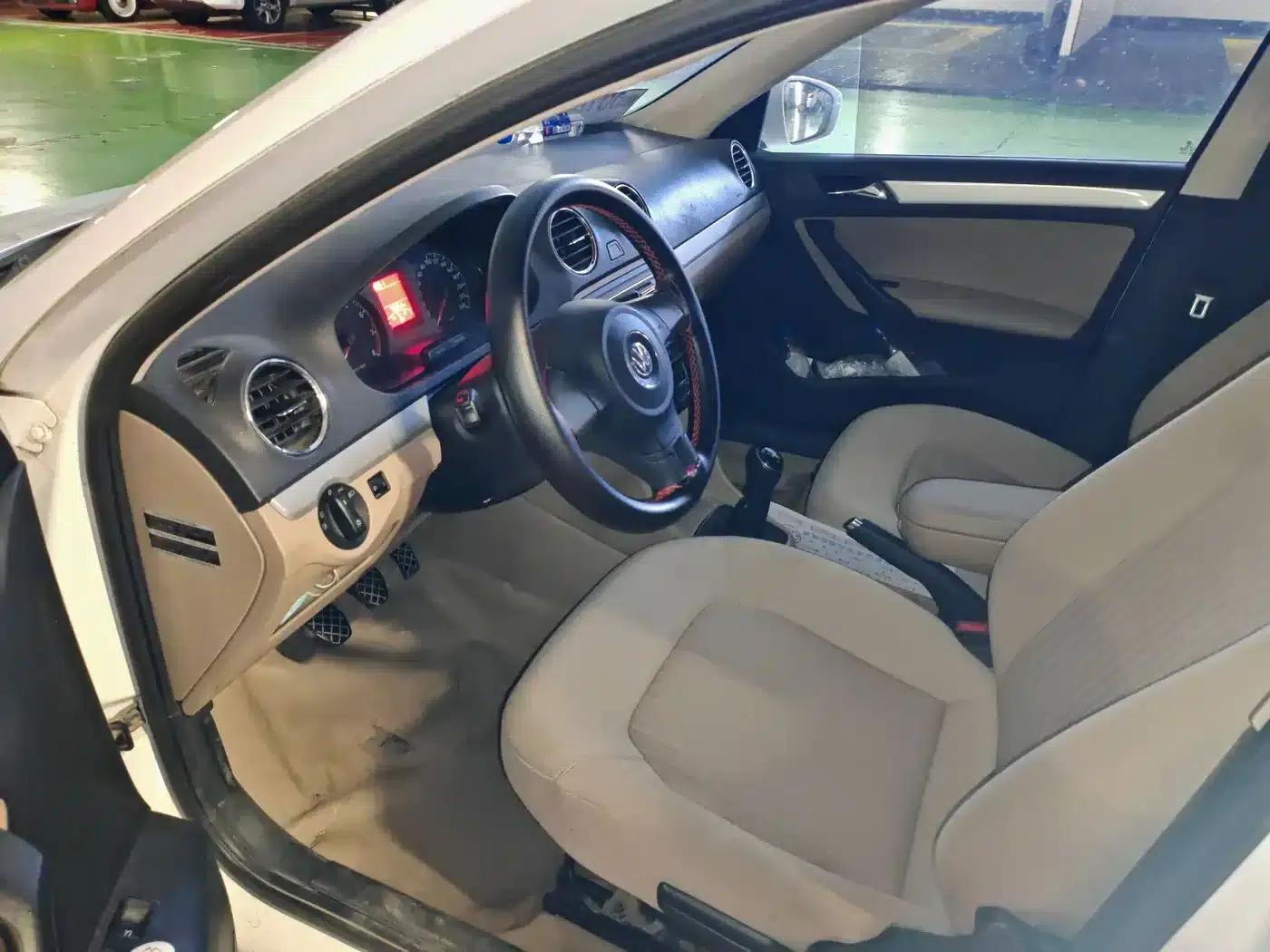 Jetta 2015 1.6L Manual Comfort Model — миниатюра 5