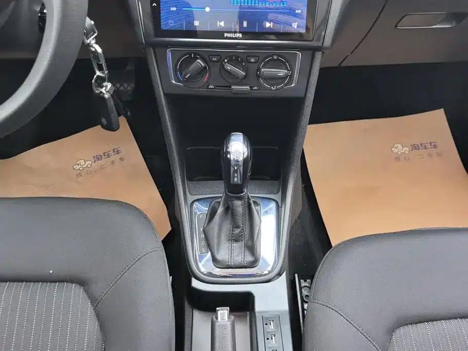 Jetta 2013 1.6L Automatic Comfort Model — миниатюра 16