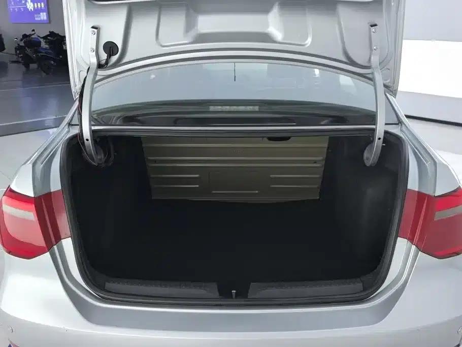 Jetta 2013 1.6L Automatic Comfort Model — миниатюра 4