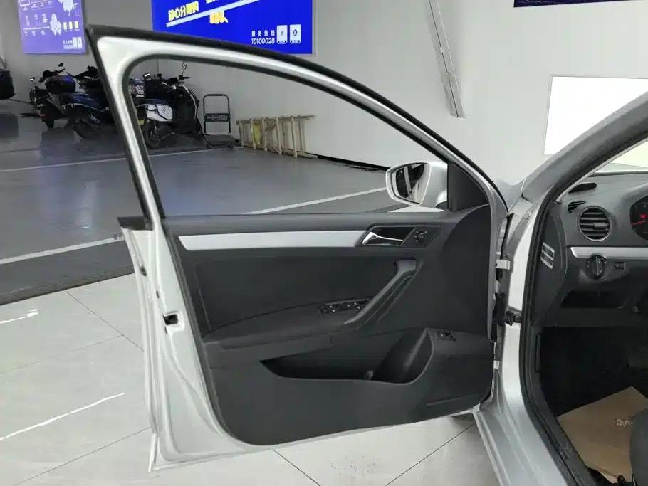 Jetta 2013 1.6L Automatic Comfort Model — миниатюра 7