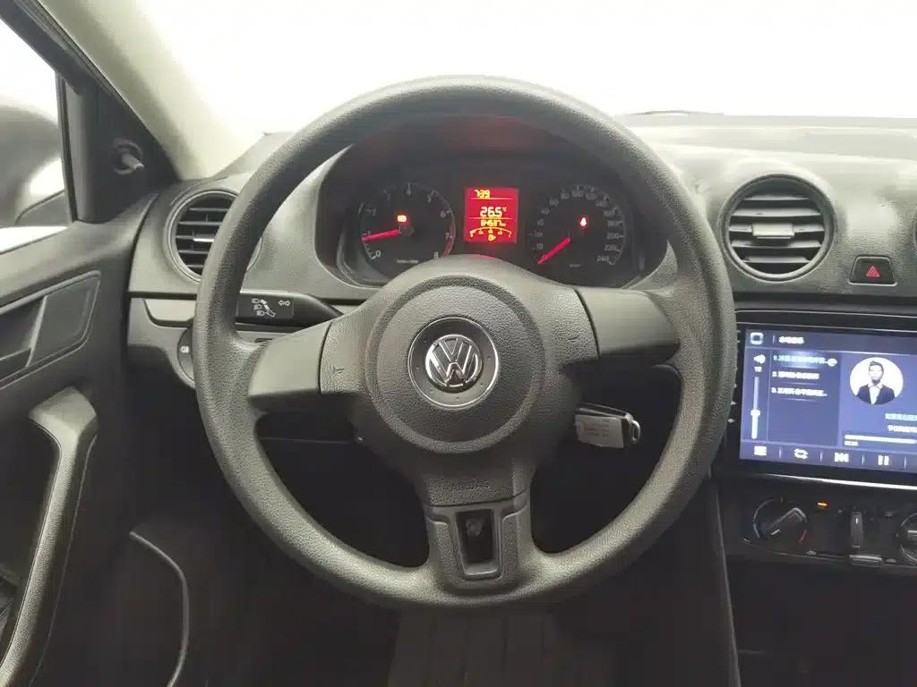 Jetta 2015 1.6L Manual Fashion Edition — миниатюра 11