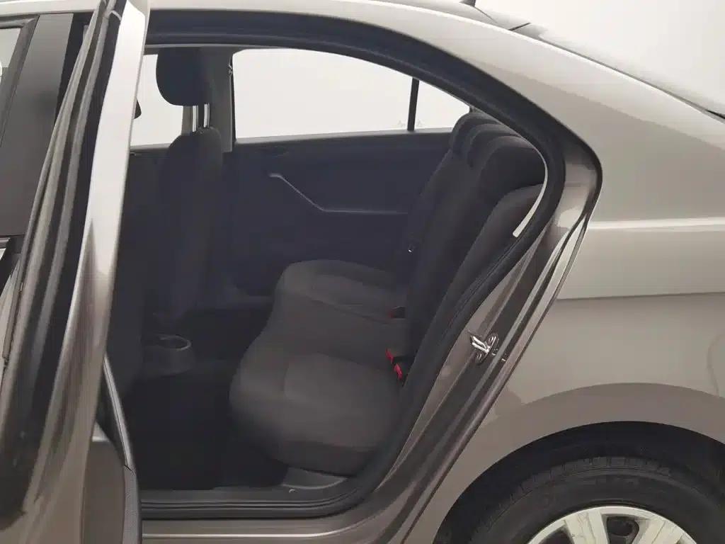 Jetta 2015 1.6L Manual Fashion Edition — миниатюра 15