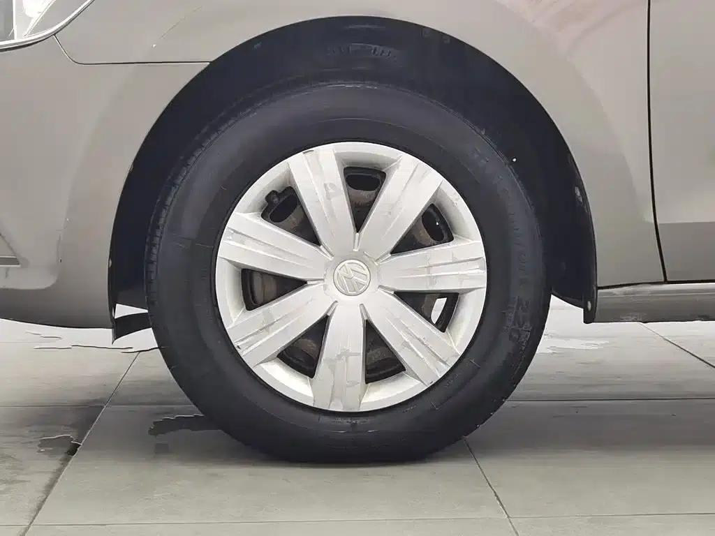 Jetta 2015 1.6L Manual Fashion Edition — миниатюра 17