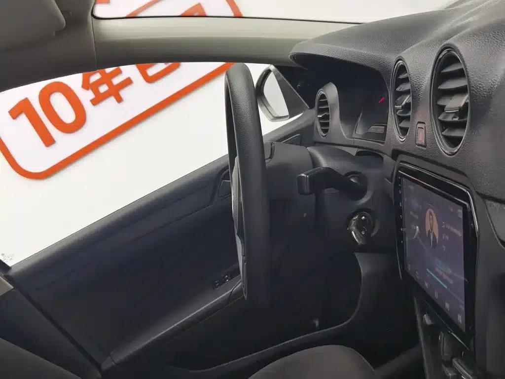 Jetta 2015 1.6L Manual Fashion Edition — миниатюра 22