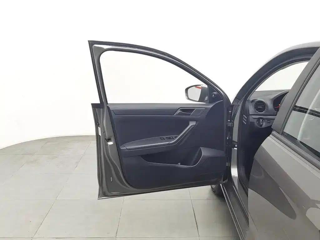Jetta 2015 1.6L Manual Fashion Edition — миниатюра 8